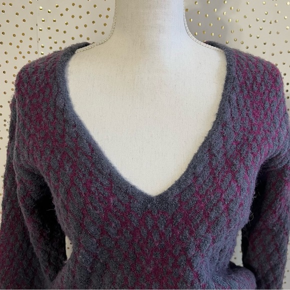 Leith V-Neck Diamond Pattern Sweater - Picture 3 of 8